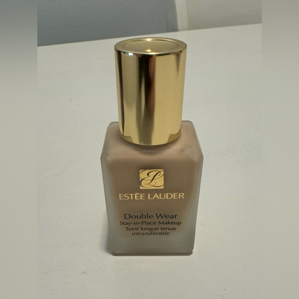 ** NEW Double Wear Este Lauder Liquid Foundation - Shade: Ivory Nude 1N1 - 1 oz